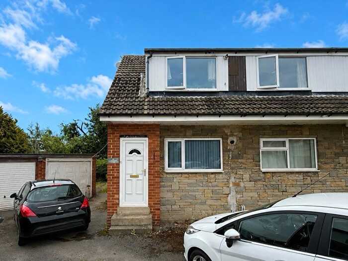 2 Bedroom Flat To Rent In Heathfield Walk, Leeds, West Yorkshire, LS16