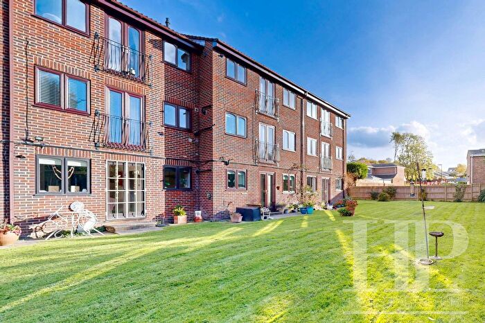 1 Bedroom Flat To Rent In Sequoia Park, Crawley, RH11