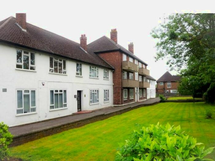 2 Bedroom Flat To Rent In The Ridgeway, Stanmore, HA7