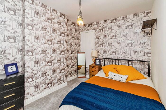 3 Bedroom End Of Terrace House For Sale In Daw End Lane, Walsall, West Midlands, WS4