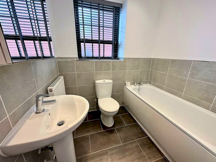 2 Bedroom Apartment To Rent In Badger Close, Brackley, NN13