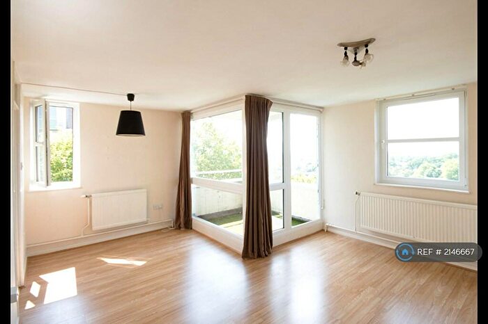 2 Bedroom Flat To Rent In High Ashton, Kingston Upon Thames, KT2