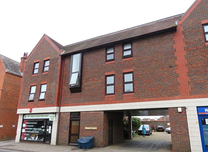 2 Bedroom Property To Rent In Whitefield Road, New Milton, BH25