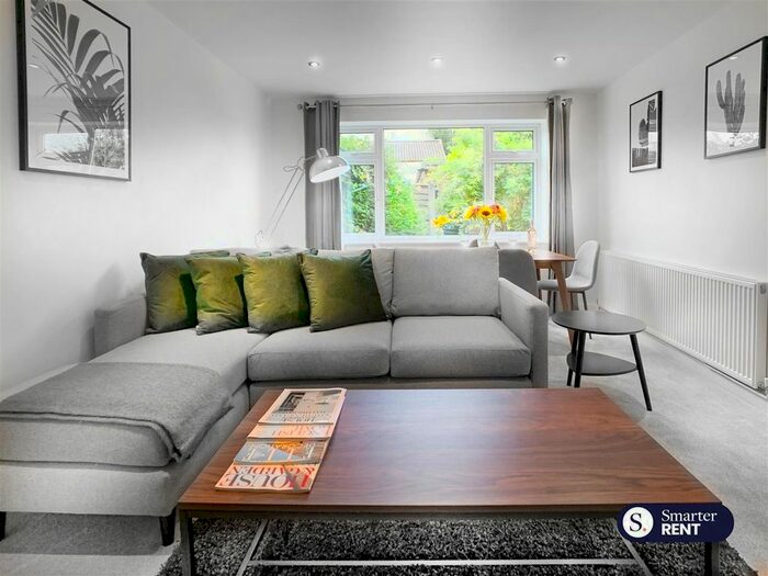 2 Bedroom Flat To Rent In Charters Lane, Ascot, SL5