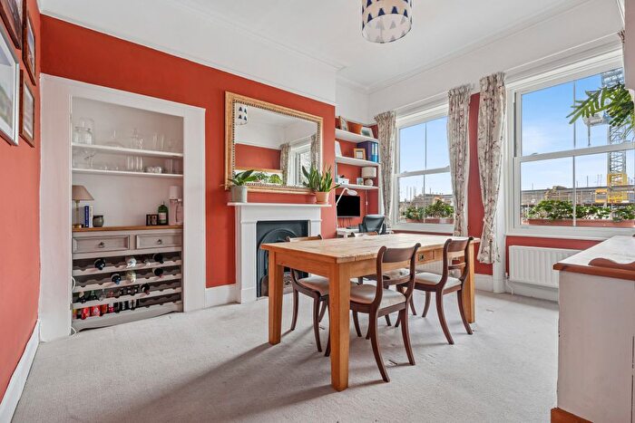 2 Bedroom Maisonette For Sale In Clarendon Drive, London, SW15
