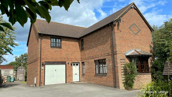 4 Bedroom Detached House For Sale In Hammondstreet Road, West Cheshunt, EN7