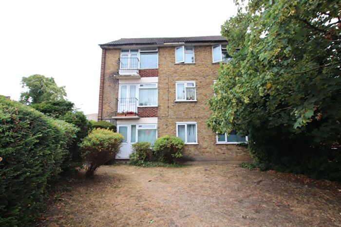 2 Bedroom Flat For Sale In Rowan Court, Burnt Ash Hill, SE12