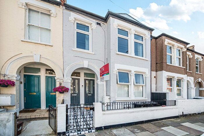 2 Bedroom Maisonette For Sale In Fairlight Road, Tooting, London, SW17