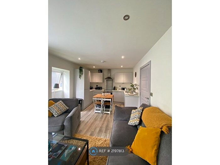 2 Bedroom Flat To Rent In Trinity Court, Leeds, LS9