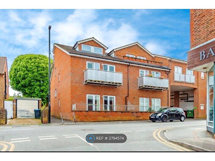 1 Bedroom Flat To Rent In Holm Court, Caterham, CR3