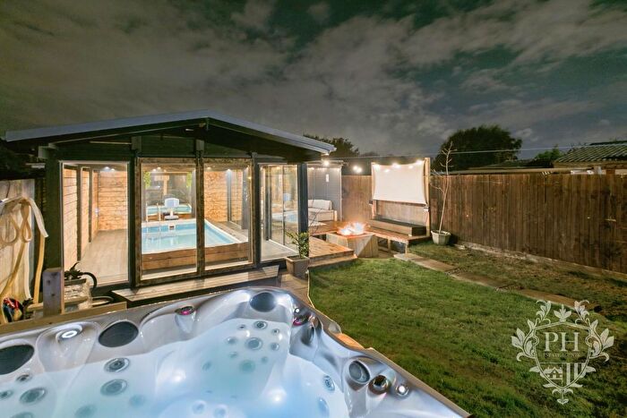 5 Bedroom Semi Detached House For Sale In Lime Road, Normanby, TS6