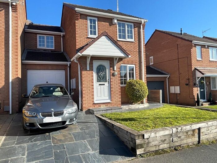 3 Bedroom Link Detached House To Rent In Lady Croft Lane, Hemingfield, S73