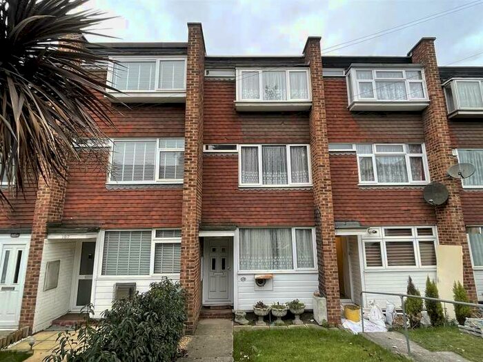 3 Bedroom Town House To Rent In Wrotham Road, Gravesend, DA11