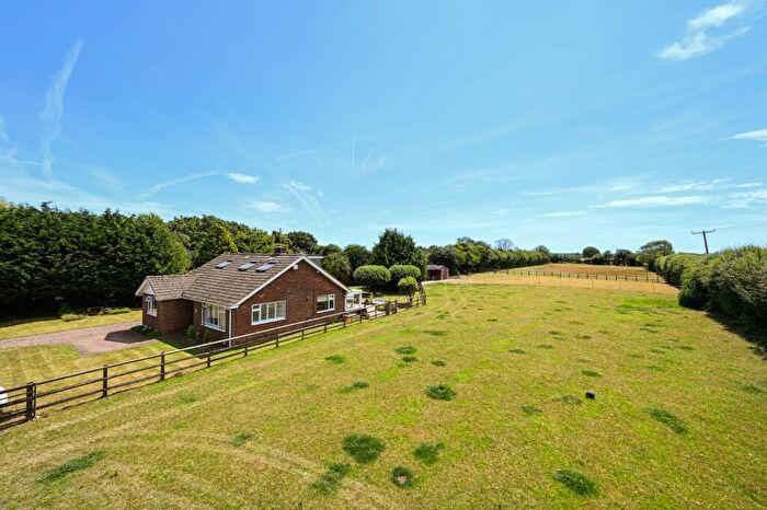 4 Bedroom Bungalow For Sale In Sole Street, Crundale, Canterbury, Kent, CT4