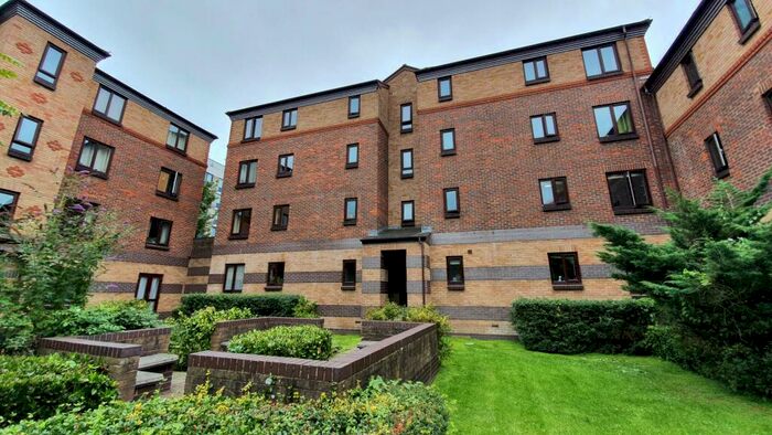 2 Bedroom Flat To Rent In Berlington Court, Redcliffe, Bristol, BS1