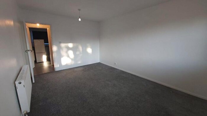 2 Bedroom Flat To Rent In Howard Road, SE25