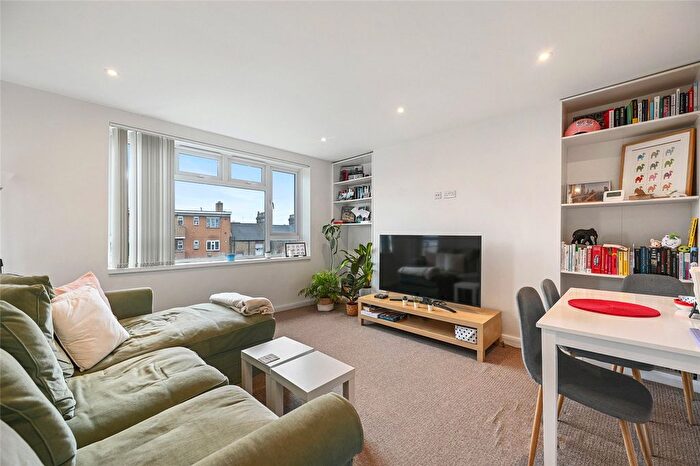 2 Bedroom Flat For Sale In Tunis Road, London, W12