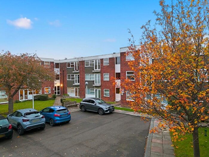 2 Bedroom Apartment For Sale In Hutton Road, Shenfield, Brentwood, Essex, CM15
