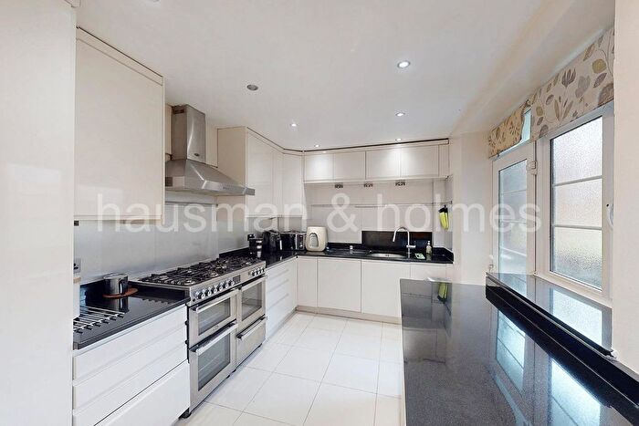 3 Bedroom Flat For Sale In Beaufort Park, NW11