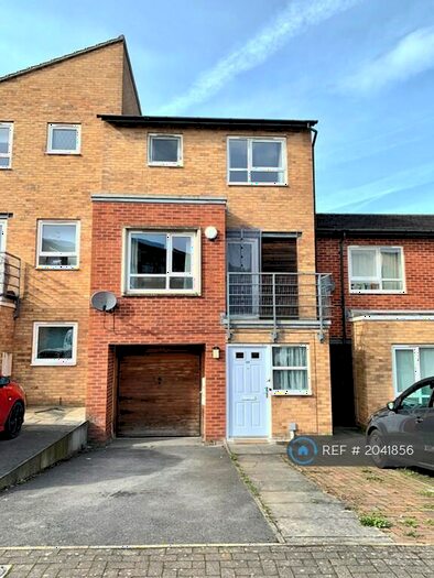 4 Bedroom Terraced House To Rent In Park Grange Court, Sheffield, S2