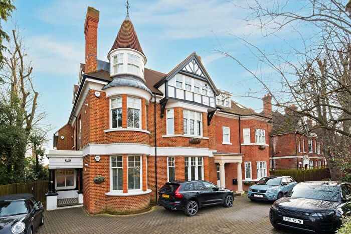 2 Bedroom Flat For Sale In Bridge Road, East Molesey, KT8