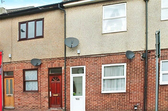 1 Bedroom Apartment For Sale In North End Avenue, Portsmouth, Hampshire, PO2