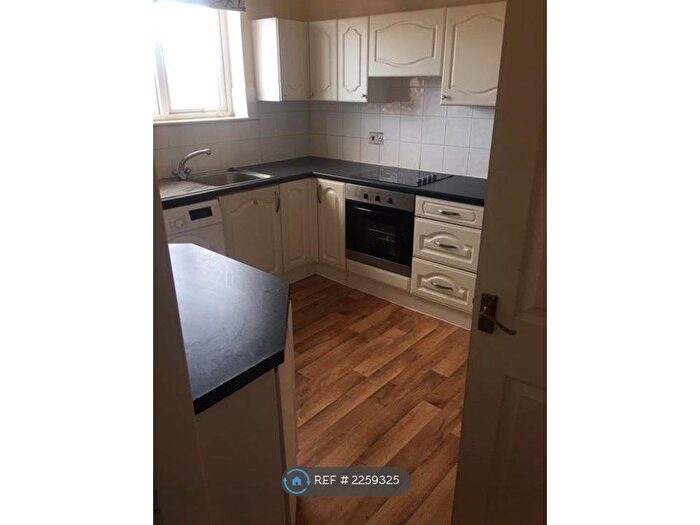 3 Bedroom Flat To Rent In Portfields Road, Newport Pagnell, MK16