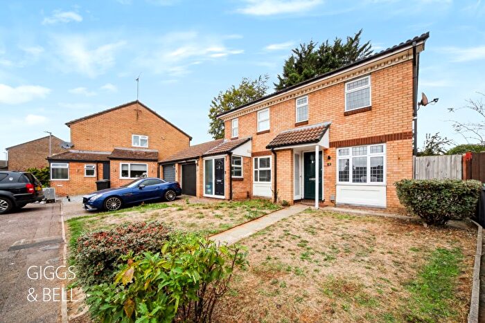 2 Bedroom Semi-Detached House For Sale In Penda Close, Luton, Bedfordshire, LU3