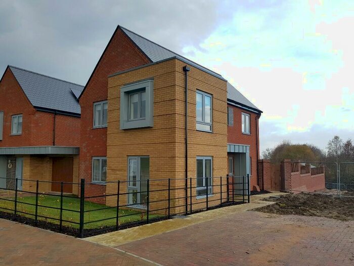 3 Bedroom Detached House To Rent In Maple Crescent, Southampton, Hampshire, SO30