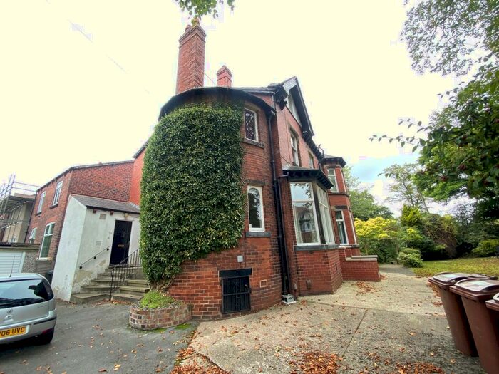 2 Bedroom Apartment To Rent In Bentcliffe Lane, Leeds, LS17