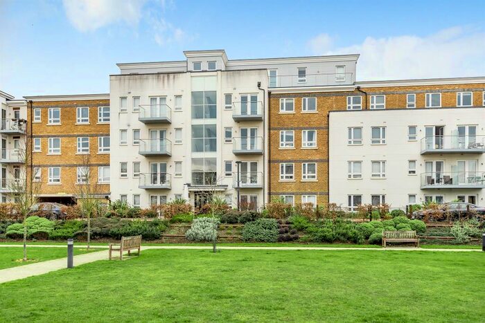 1 Bedroom Flat To Rent In Heathland Court, Grebe Way, Maidenhead, SL6