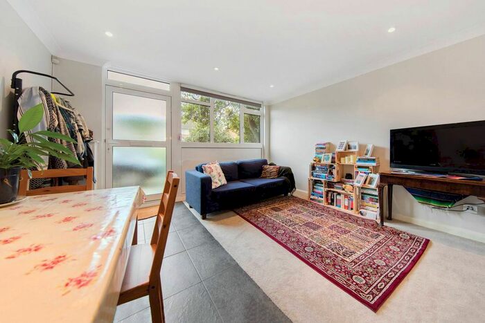 1 Bedroom Flat To Rent In Putney Hill, Putney, London SW15