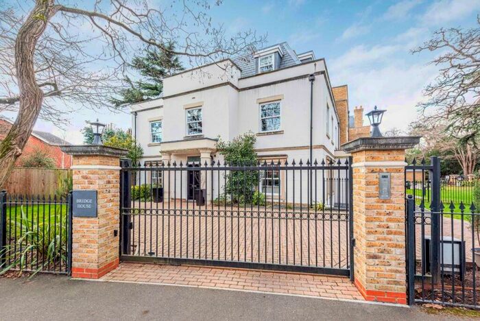 5 Bedroom End Of Terrace House To Rent In Weybridge, Surrey, KT13