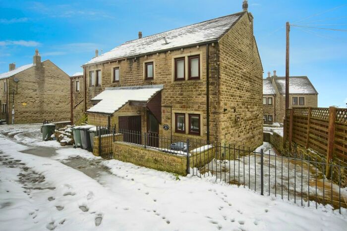 3 Bedroom End Of Terrace House For Sale In Changegate Court, Haworth, Keighley, BD22