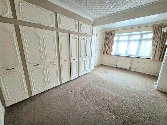 3 Bedroom Bungalow For Sale In Edmunds Avenue, St Pauls Cray, Kent, BR5