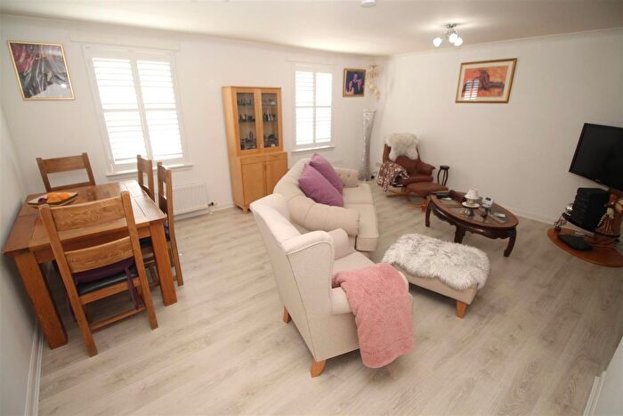 1 Bedroom Flat For Sale In Harbour Square, Inverkip, PA16