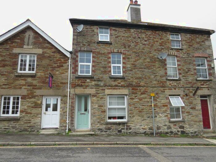3 Bedroom House To Rent In Well Street, Callington, PL17