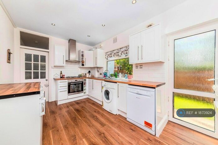 3 Bedroom Flat To Rent In Ravensbury Avenue, Morden, SM4