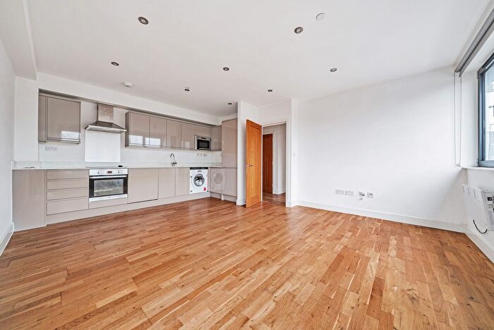 2 Bedroom Flat To Rent In Fairmeadow, Maidstone, ME14