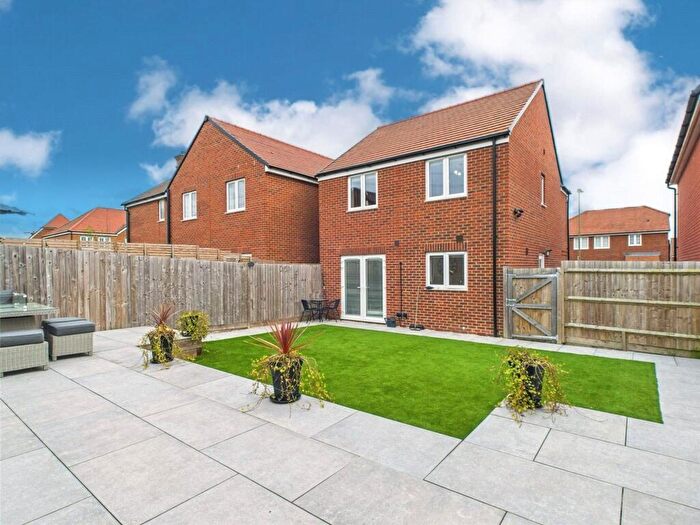 3 Bedroom Detached House For Sale In Minerva Road, Bramley, RG26