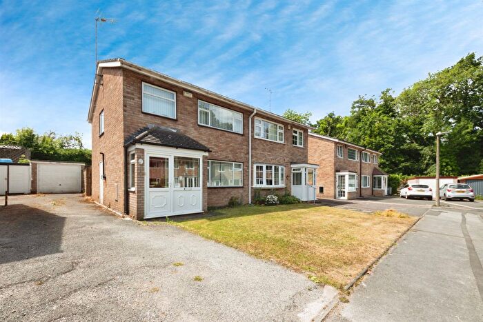 3 Bedroom Semi-Detached House For Sale In Billsmore Green, Solihull, B92