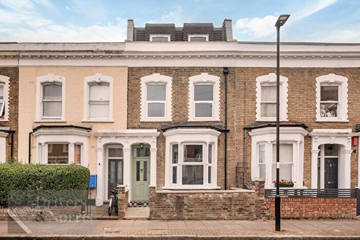 4 Bedroom House For Sale In Thorpedale Road, Islington, London, N4