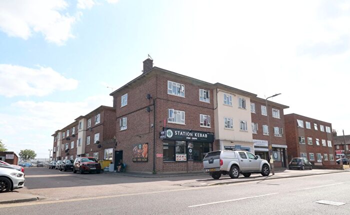 2 Bedroom Flat To Rent In Station Road, Brentwood, CM13