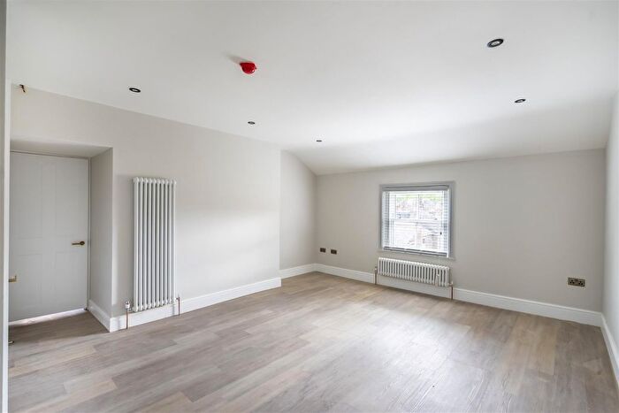 2 Bedroom Flat To Rent In Top Floor, Cygnet Street, York, YO23