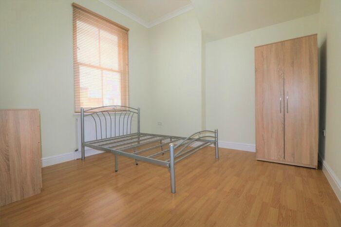 2 Bedroom Flat To Rent In Hoe Street, London E17