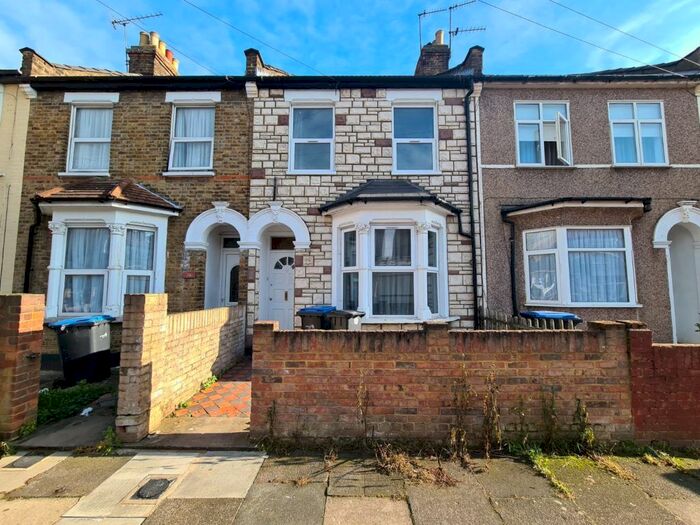 3 Bedroom Detached House To Rent In Uckfield Road, Enfield EN3