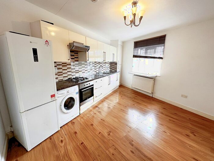 2 Bedroom Flat To Rent In Old Mill Parade, Romford, RM1