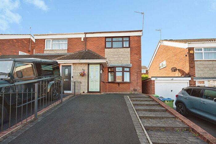 3 Bedroom Semi Detached House For Sale In Raby Close, Tividale, Oldbury, B69