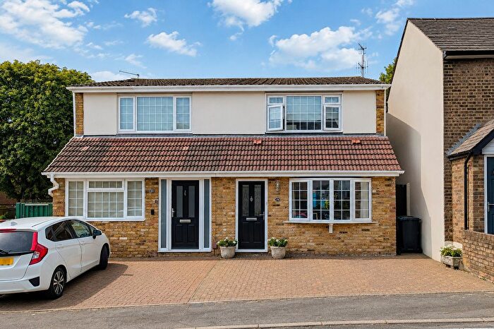 3 Bedroom Semi-Detached House For Sale In Puller Road, Hemel Hempstead, HP1
