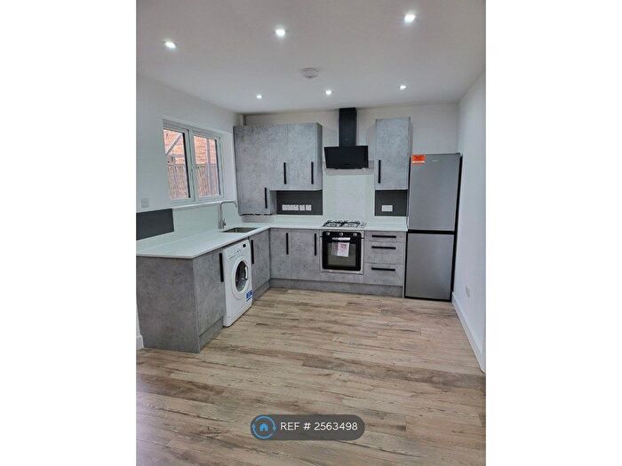 1 Bedroom Flat To Rent In Barkingside, Ilford, IG6